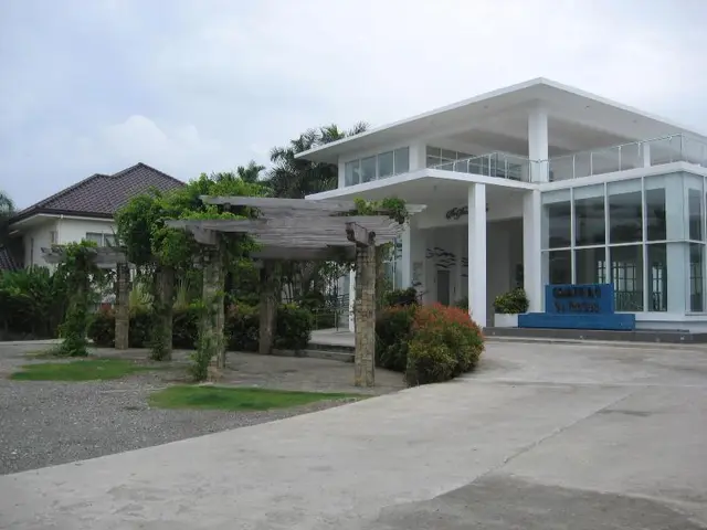 Chateau By The Sea
