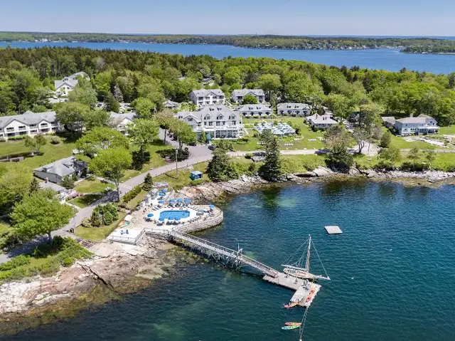 Spruce Point Inn Resort Spa