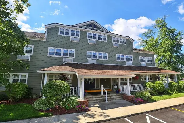 Ivy Court Inn Suites