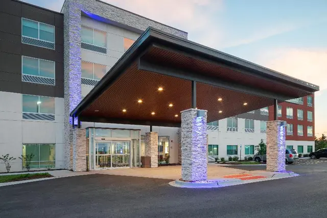 Holiday Inn Exp & Sts Bourbonnais East - Bradley