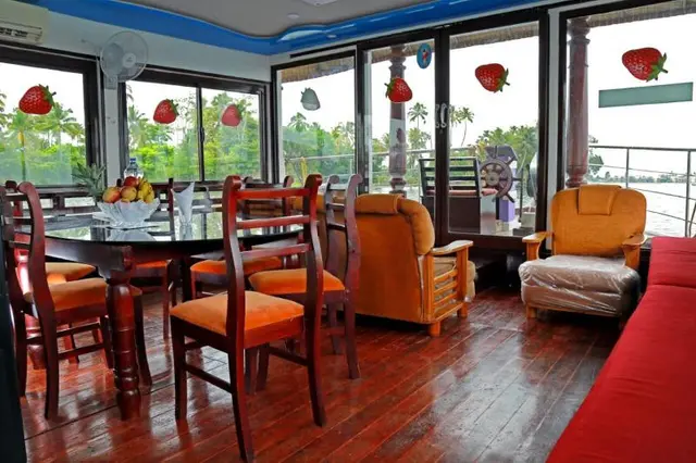 Cosy Houseboats