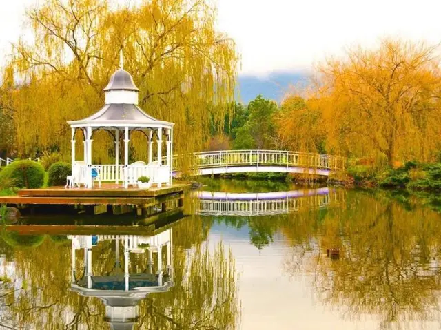 Lakeside Luxury Bed & Breakfast
