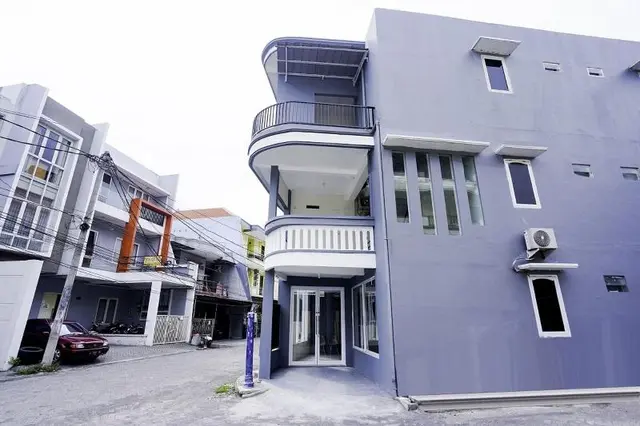 Oyo 1985 F7 Residence