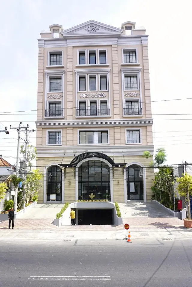 Grand Senyum Hotel