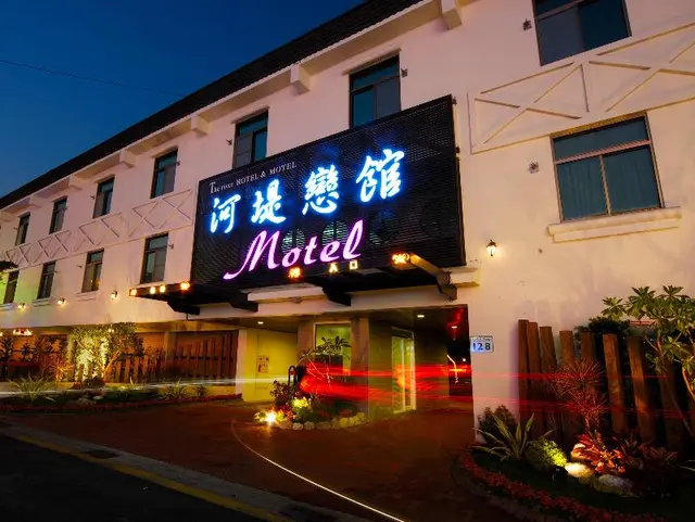 The Riverside Hotel Motel