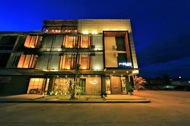 THE Plug Hotel I BIZ Avenue