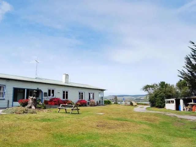 Surat Bay Lodge By The Sea Backpackers Hostel