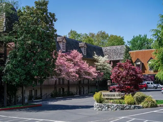 Riverside Inn