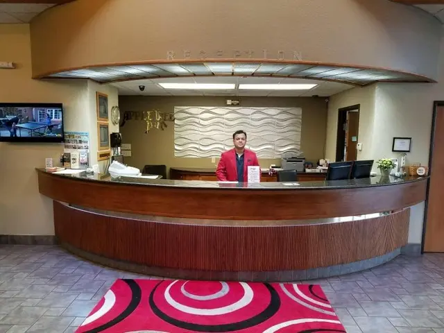 Apple Tree Inn And Suites