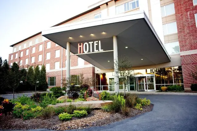 I Hotel And Conference Center