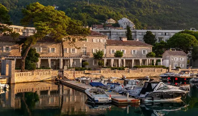 Lazure Hotel & Marina