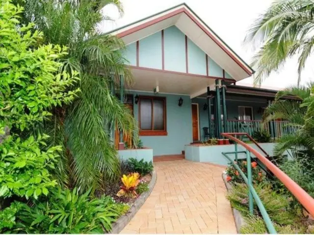 Mcnevins Logan Park Motel