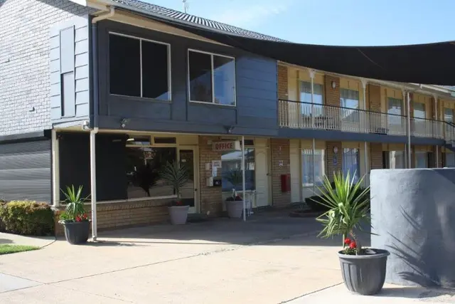 Leagues Motel
