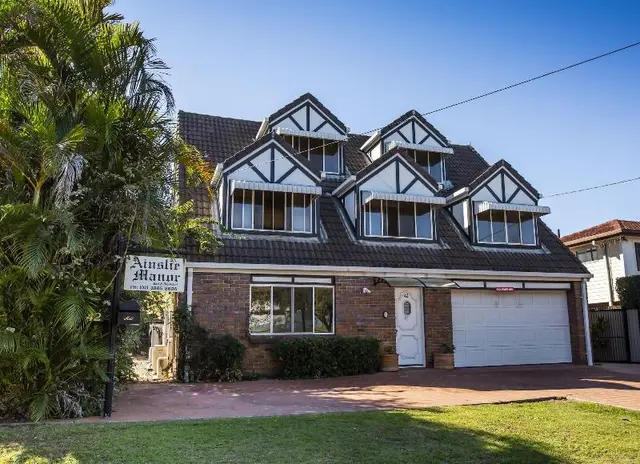Ainslie Manor Bed And Breakfast