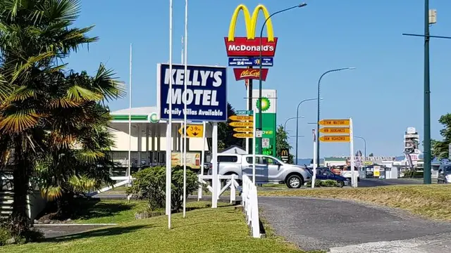 Kelly S Riverside Motel