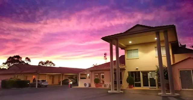 Country Roads Motor Inn