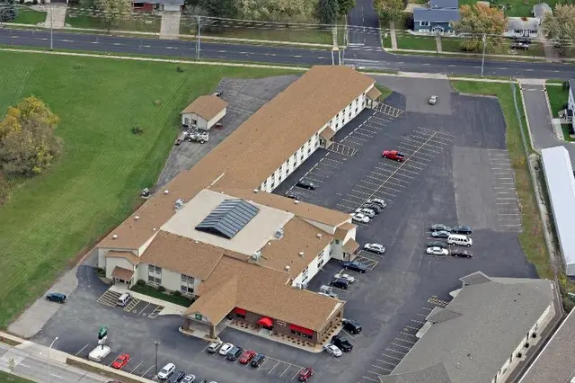 Woodfield Inn And Suites