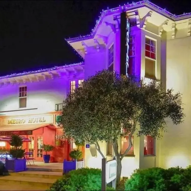 Metro Hotel Cafe