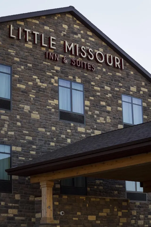 Little Missouri Inn Suites New Town