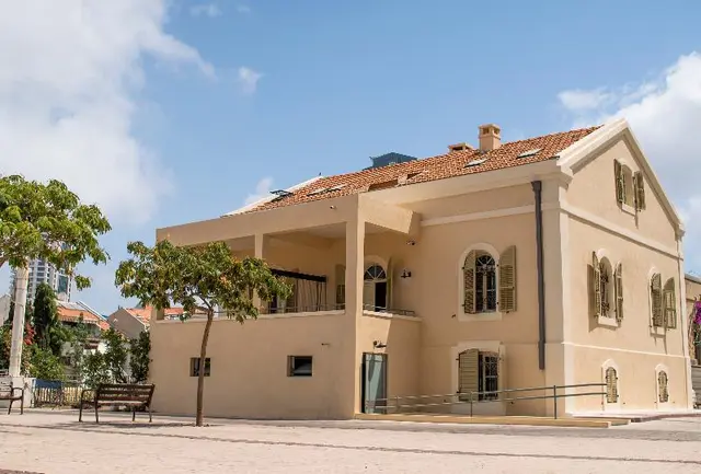 Selina Neve Tzedek