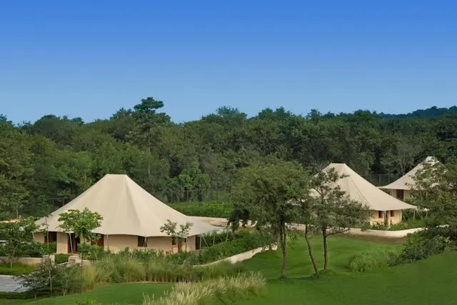 The Oberoi Sukhvilas, Spa Resort