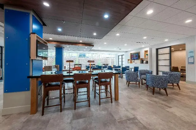 Holiday Inn Express & Suites Staunton By IHG