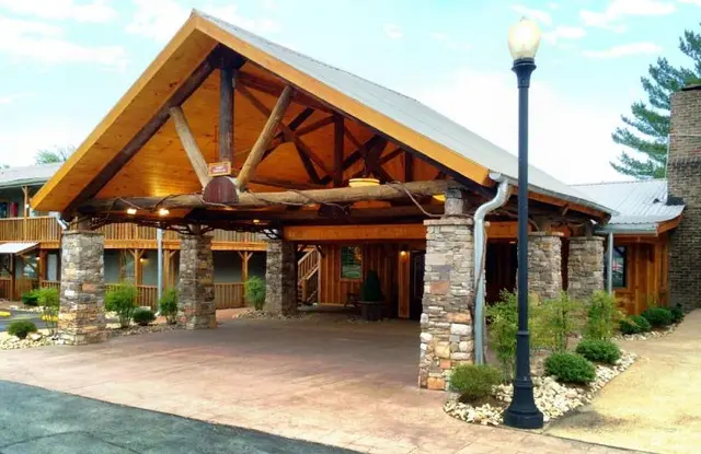 The Smokehouse Lodge And Cabins