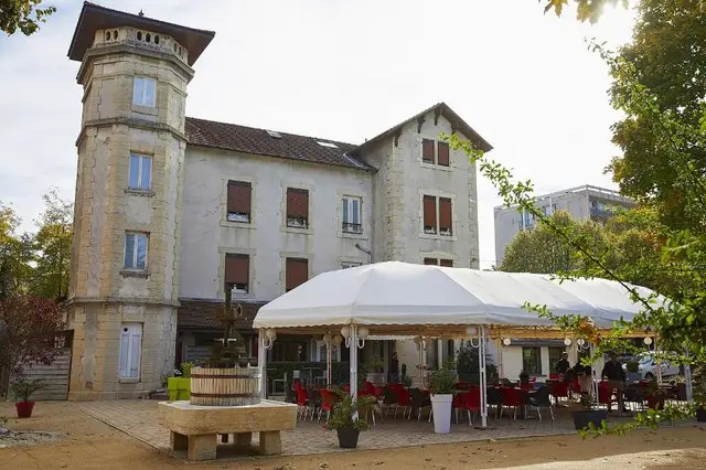 Logis Hôtel La Commanderie De Champarey