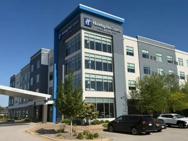 Holiday Inn Express Bettendorf - Davenport NE