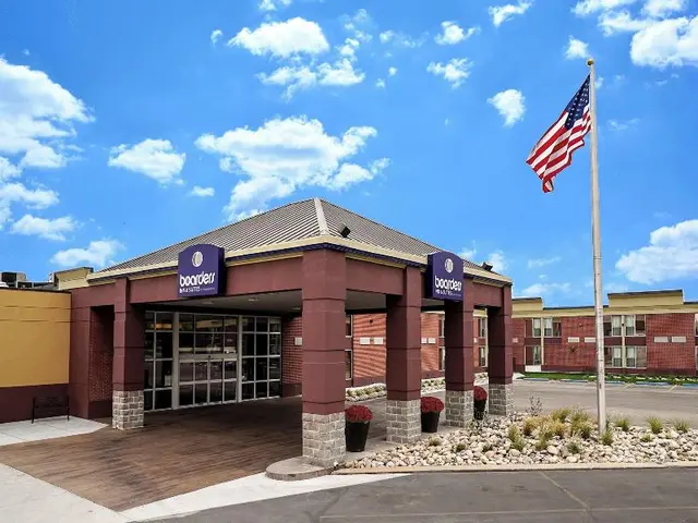 Boarders Inn Suites By Cobblestone Hotels Grand Is
