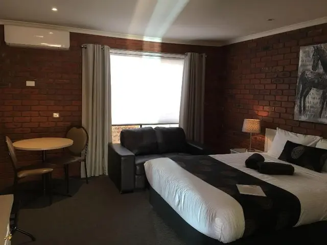 Melton Motor Inn
