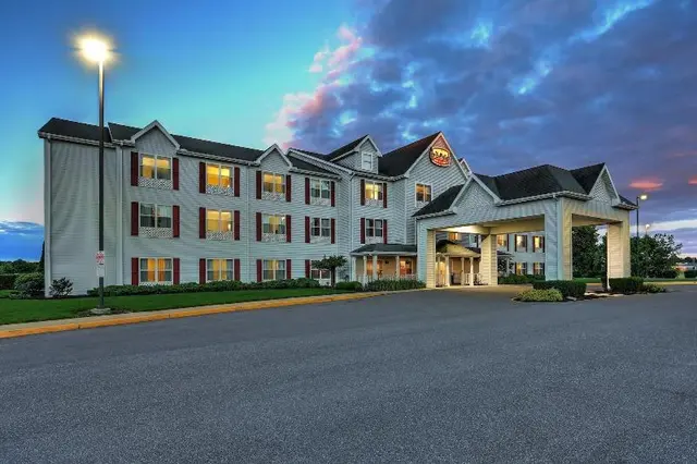 Lancaster Inn and Suites