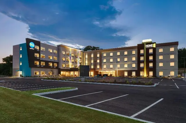 Tru by Hilton Easton