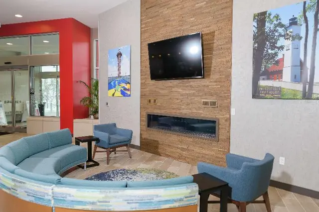 Hampton Inn & Suites Erie/Bayfront