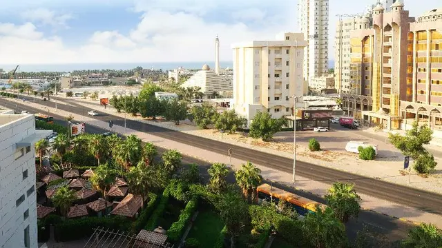 Holiday Inn Suites Kuwait Salmiya