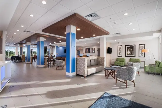 Holiday Inn Express Suites Chicago Hoffman Estates