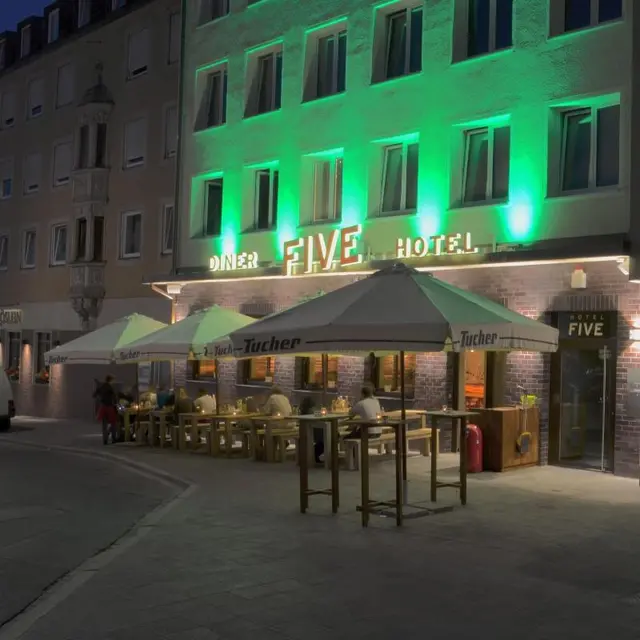 Hotel Five