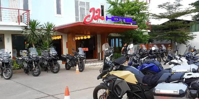 J2 Hotel