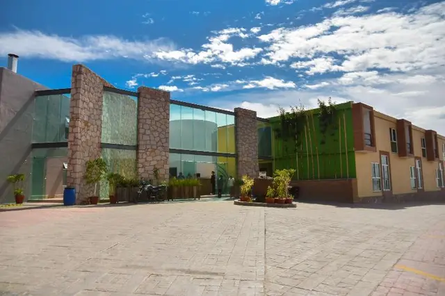 Valenciana Midway Inn