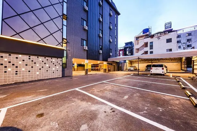 Hotel Box