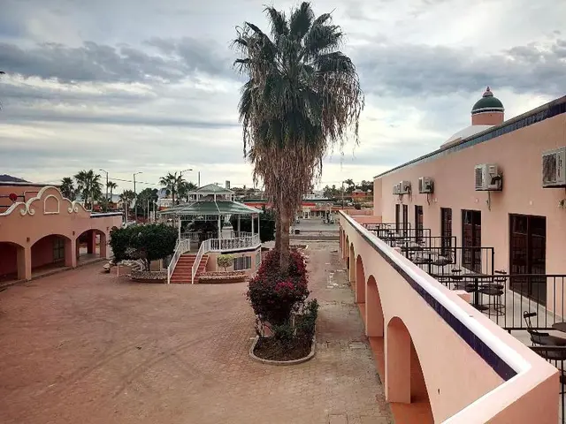 Los Jitos Hotel & Suites