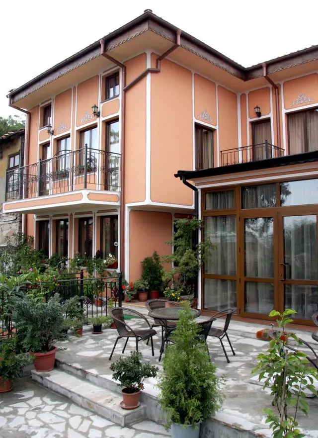 Alafrangite Hotel