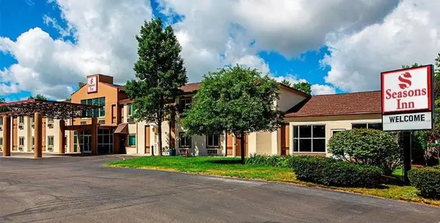 Seasons Inn Traverse City