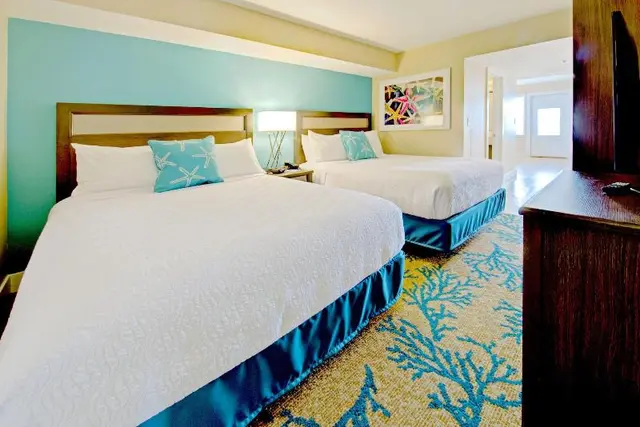 Commander Hotel & Suites