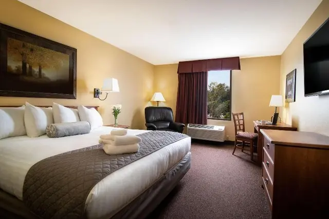 Portlander Inn And Marketplace