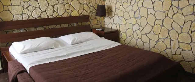 Hotel 106