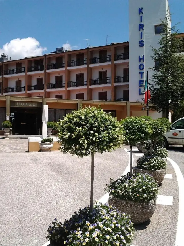 Kiris Hotel