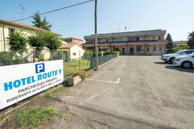 Hotel Route 9