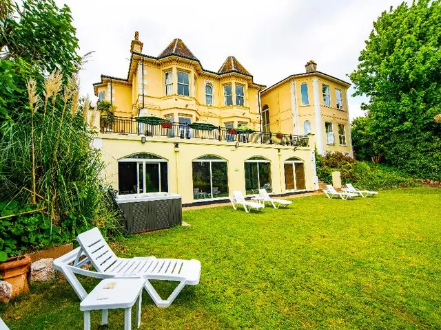 Crofton House Hotel - SELF CHECK IN
