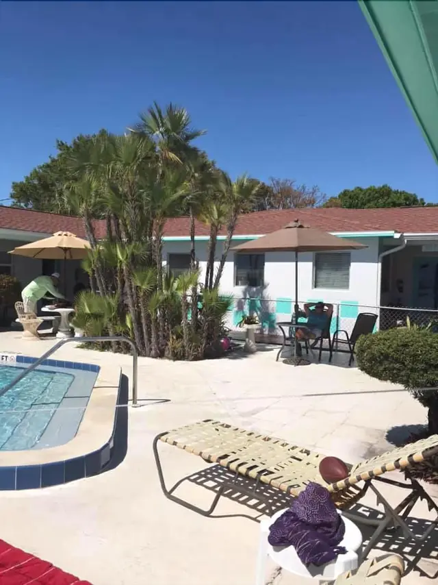 Sun Island Motel